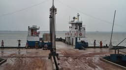 ঈদের আগেই ফাঁকা দৌলতদিয়া ঘাট, নেই যাত্রী চাপ