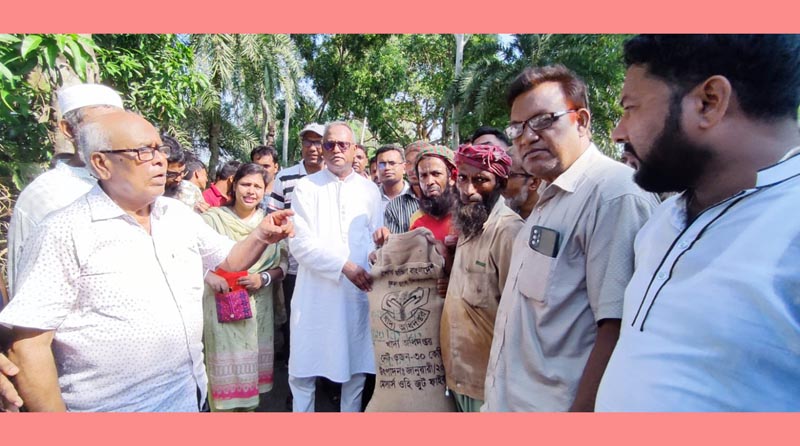 আত্রাইয়ে বন্যাদুর্গতদের মাঝে ত্রাণ বিতরণ
