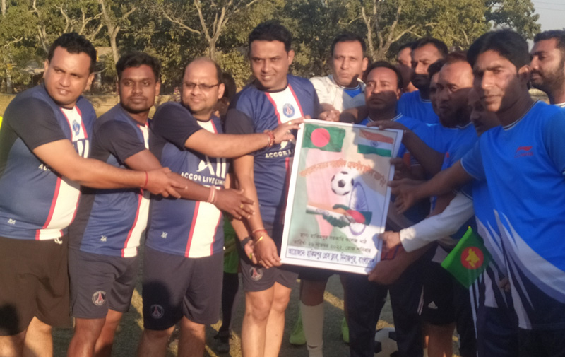 হিলিতে বাংলাদেশ-ভারত সাংবাদিক ফ্রেন্ডশীপ ফুটবল ম্যাচ