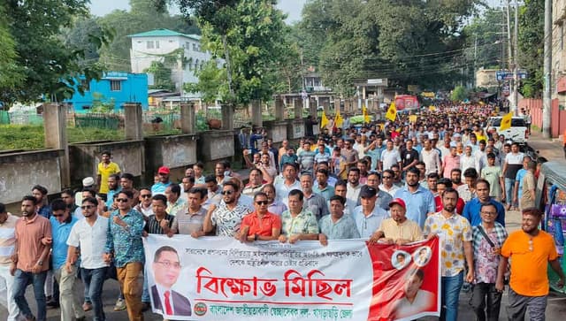স্বেচ্ছাসেবক দলের বিক্ষোভ মিছিল খাগড়াছড়িতে দেশকে অস্থিতিশীল করার চেষ্টার প্রতিবাদে