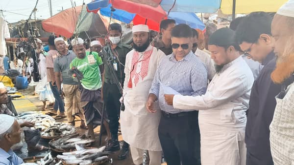 রমজানে বাজার নিয়ন্ত্রণে টেকনাফে প্রশাসনের বিশেষ অভিযান