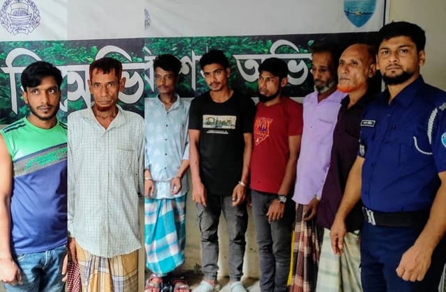 দেবীদ্বারে মাদকবিরোধী অভিযানে আটক ৭, ইয়াবা উদ্ধার