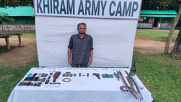 ফটিকছড়িতে সেনা অভিযানে বিপুল অস্ত্র ও সরঞ্জাম উদ্ধার