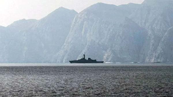 মার্কিনিদের এক ফোঁটা তেলও দেওয়া যাবে না, হরমুজ প্রণালী বন্ধ: আইআরজিসি