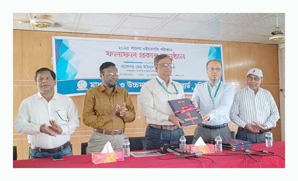 বরিশাল বোর্ডে পাসের হার ৬২.৫৭ শতাংশ, কমেছে জিপিএ-৫