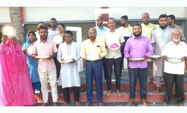 হাকিমপুরে বে-সরকারি শিক্ষক কর্মচারীদের ভূক্ষা মিছিল