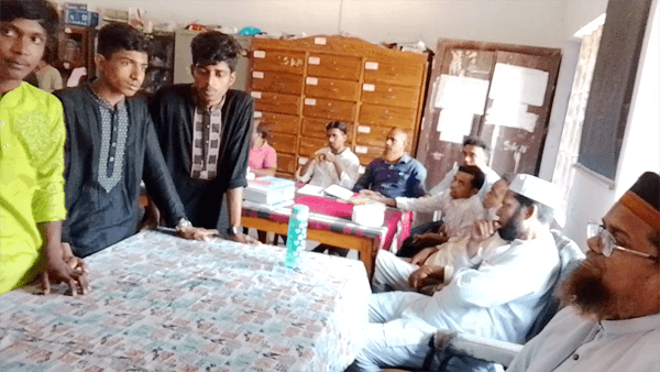 গোপালপুরে অধ্যক্ষকে অবরুদ্ধ করে পদত্যাগ আদায়