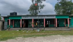 জরাজীর্ণ ভবনে পাঠদান, আতঙ্কে টাঙ্গাইলের পাকুয়া স্কুলশিক্ষার্থীরা
