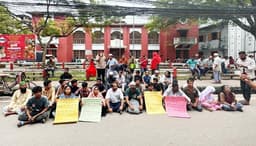 হাসপাতাল নয় ভোগান্তির কেন্দ্র! বরিশালে বিক্ষোভ