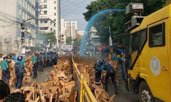 জাপার সমাবেশে পুলিশের সঙ্গে সংঘর্ষ, সাউন্ড গ্রেনেড নিক্ষেপ