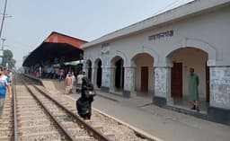 আত্রাইয়ে ট্রেনে কাটা পড়ে অজ্ঞাত যুবকের মৃত্যু