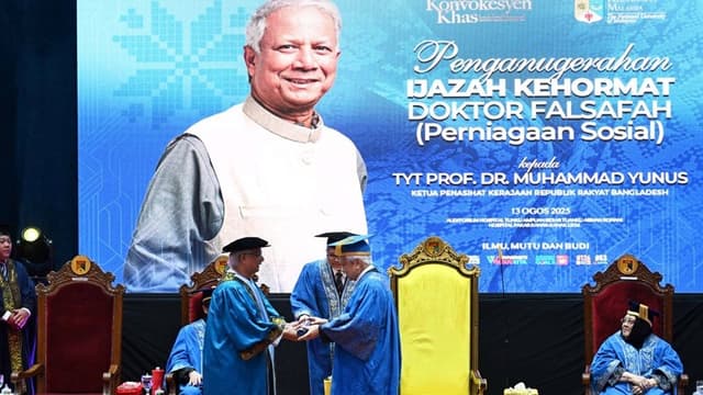 মালয়েশিয়া ন্যাশনাল ইউনিভার্সিটি থেকে সম্মানসূচক ডক্টরেট পেলেন ড. মুহাম্মদ ইউনূস