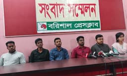 জুলাই ঘোষনাপত্র নিয়ে বরিশালে বৈষম্যবিরোধী ছাত্র আন্দোলনের কঠোর বার্তা