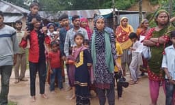 বড়লেখা সীমান্তে নারী-শিশুসহ ৪৪ জন পুশইন 