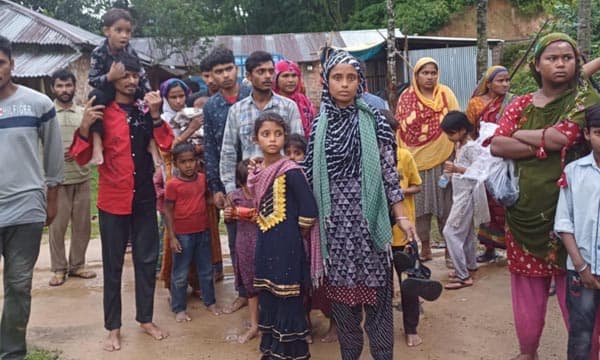 বড়লেখা সীমান্তে নারী-শিশুসহ ৪৪ জন পুশইন 