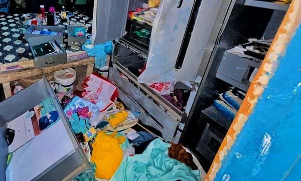 মির্জাগঞ্জে অস্ত্রের মুখে ইউপি সদস্যের বাড়িতে ডাকাতি
