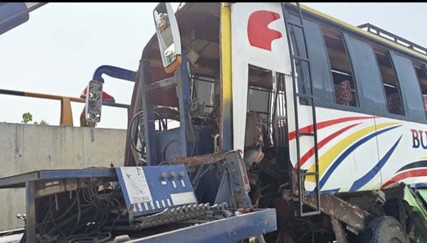 সিরাজগঞ্জে বাস দুর্ঘটনায় ৩ জনের মৃত্যু