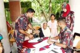 টেকনাফে বিজিবির চিকিৎসা ক্যাম্পে ১২৭ জনকে সেবা