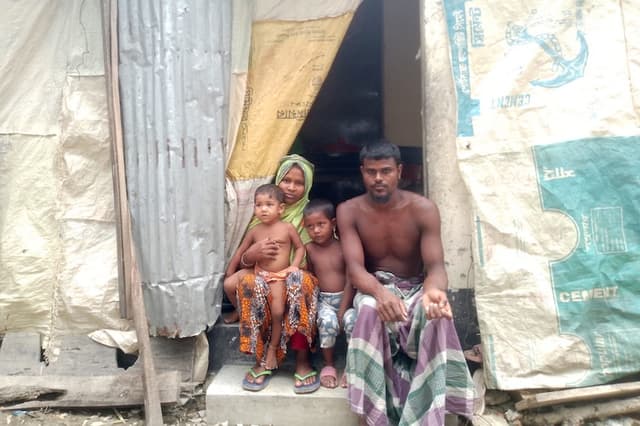 ঘর হারিয়ে ছয় মাস খোলা আকাশের নিচে, বানারীপাড়ায় আশ্রয়ের আবেদন ২৭ পরিবারের