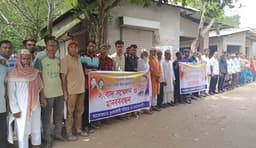 মিথ্যা মামলা দিয়ে হয়রানির প্রতিবাদে কালকিনিতে মানববন্ধন  