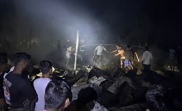 নোয়াখালীতে বৈদ্যুতিক শর্ট সার্কিটে ২৪ দোকান পুড়ে ছাই