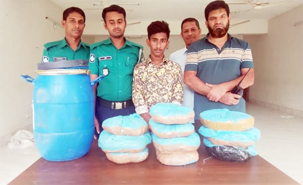 বরিশালে নীল ড্রামের রহস্য ফাঁস, মিলল গাঁজার চালান