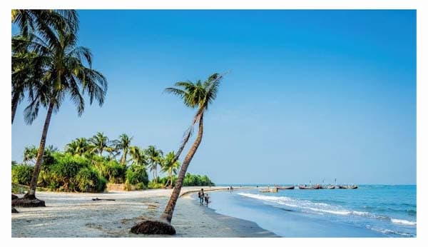 সেন্টমার্টিন রুটে যাত্রা শুরু তিন জাহাজের, নতুন মৌসুমে পর্যটকের ভিড়