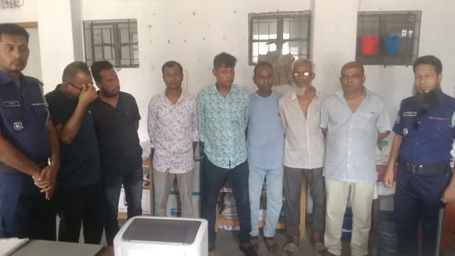 কুয়াকাটায় আবাসিক হোটেল থেকে বরিশালের ৭ জুয়াড়ি আটক