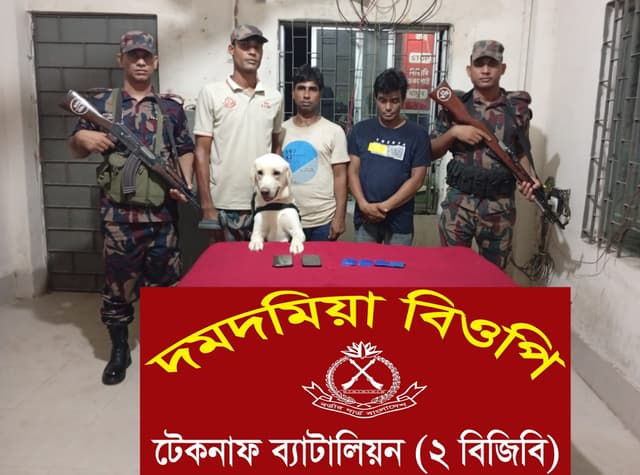 টেকনাফে কুকুর সনাক্ত করলো ইয়াবা,দুই পাচারকারী আটক 