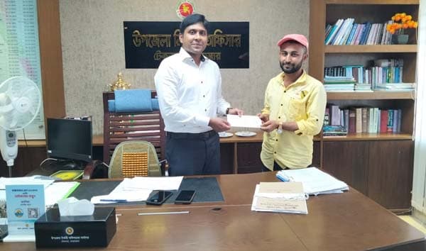 গণঅভ্যুত্থানের যোদ্ধাদের পাশে টেকনাফ প্রশাসন