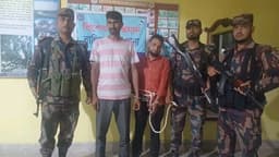 সীমান্তে মাইক্রোবাসে মাদক পাচারকালে সাবেক সেনাসদস্যসহ আটক দুইজন