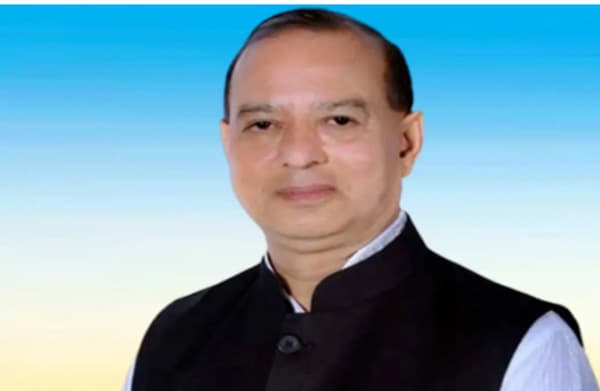 বানারীপাড়ায় কেন্দ্রীয় আ.লীগ নেতা ক্যাপ্টেন মোয়াজ্জেম হোসেন গ্রেপ্তার