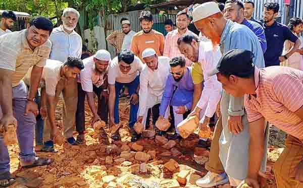 দেবীদ্বার শহীদের নামে রাস্তা সংস্কার কর্মসূচি বিএনপি নেতা রেজভিউলের