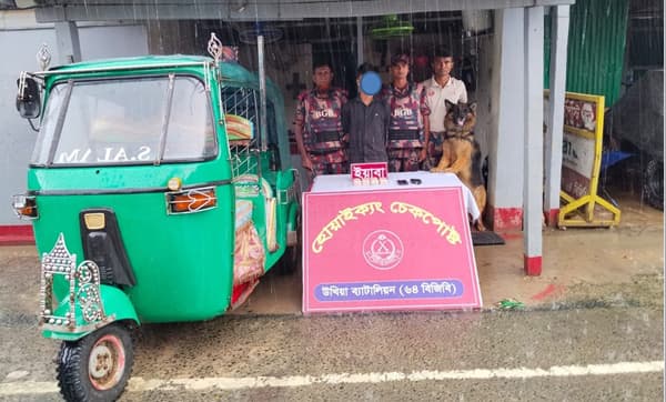 টেকনাফে পৃথক অভিযানে ৪৮ হাজার পিস ইয়াবাসহ গ্রেফতার ১, সিএনজি জব্দ