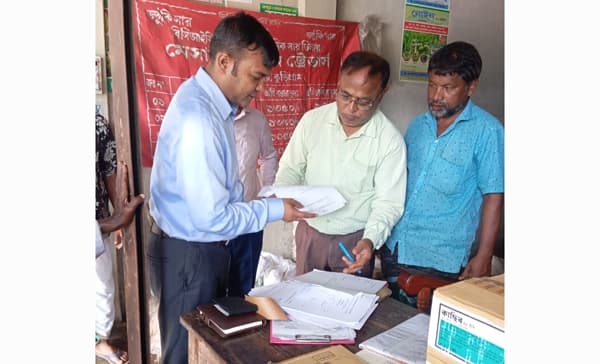উলিপুরে সার মজুদের দায়ে ব্যবসায়ীকে ১০ হাজার টাকা জরিমানা