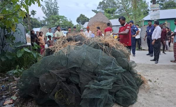 গোপালপুরে নদী-বিলে জব্দ ও পুড়িয়ে ধ্বংস অবৈধ জাল