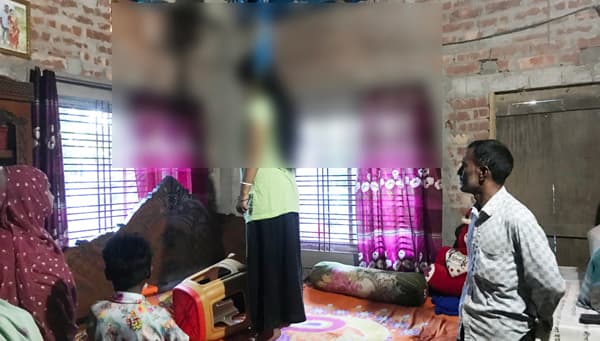 আত্রাইয়ে ঘরের ফ্যানের সঙ্গে গৃহবধূর ঝুলন্ত মরদেহ উদ্ধার