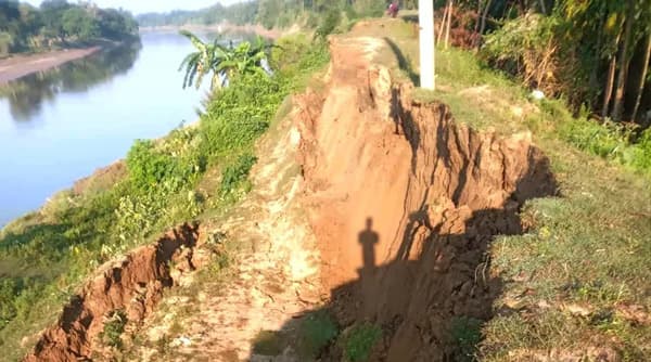 মৌলভীবাজারে মনু নদী ভাঙন: গণেশপুরের বাঁধ ধসে জনদুর্ভোগ