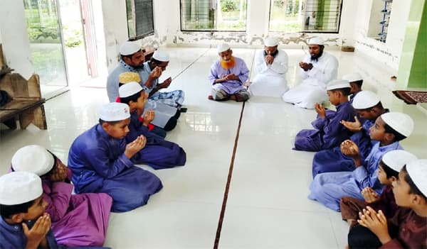 বীর মুক্তিযোদ্ধা সেতারা বেগম স্মরণে এতিম শিশুদের নিয়ে দোয়া মাহফিল