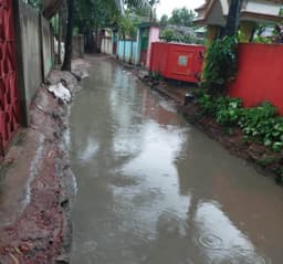 ঠিকাদার পালিয়ে যাওয়ায় সড়কজুড়ে দুর্ভোগে দশ গ্রামের মানুষ
