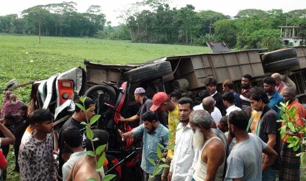 বরিশাল-পটুয়াখালী মহাসড়কে ভয়াবহ সড়ক দুর্ঘটনা, নিহত ১ আহত ৭