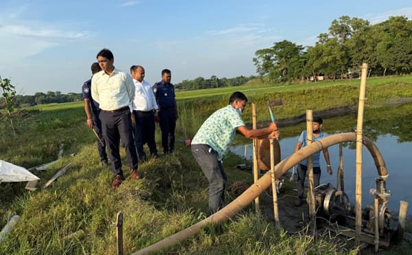 দেবীদ্বারে ভ্রাম্যমান আদালতের অভিযানে ২টি ড্রেজার অপসারণ 