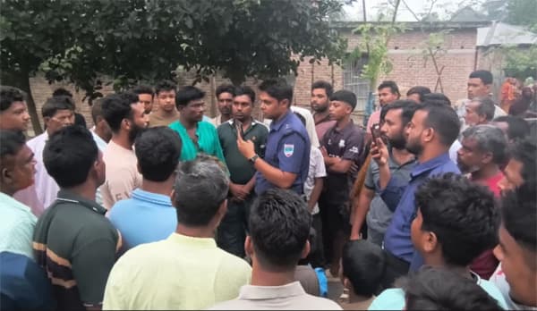 মেহেরপুরে বিএনপি নেতাকে লক্ষ্য করে গুলি ও বোমা হামলা