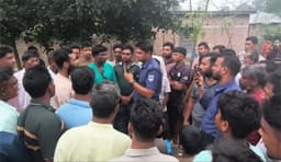 মেহেরপুরে বিএনপি নেতাকে লক্ষ্য করে গুলি ও বোমা হামলা