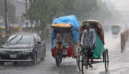 সক্রিয় মৌসুমি বায়ুতে দেশজুড়ে ভারী বৃষ্টির প্রবল আশঙ্কা