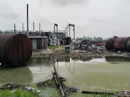 সিরাজগঞ্জে টায়ার পুড়িয়ে তেল উৎপাদন, বিপর্যস্ত পরিবেশ ও জনস্বাস্থ্য