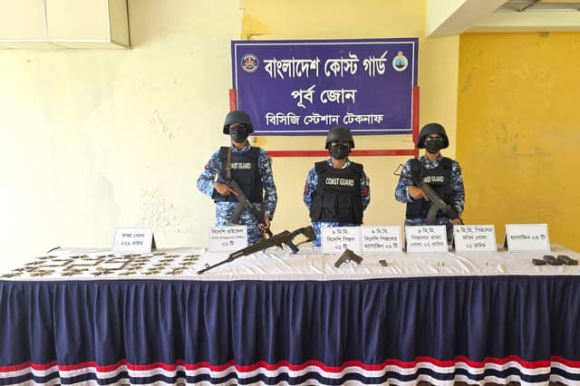 টেকনাফে বিদেশি অস্ত্র ও গুলি উদ্ধার