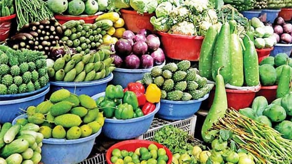 সবজি বাজার অস্থির, কাঁচা মরিচ ২৮০, টমেটো ১৮০— ক্রেতার কান্না
