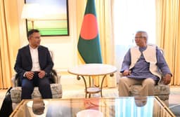 লন্ডনে ইউনূস-তারেক বৈঠক: পার্ক লেনে বিএনপি কর্মীদের ঢল