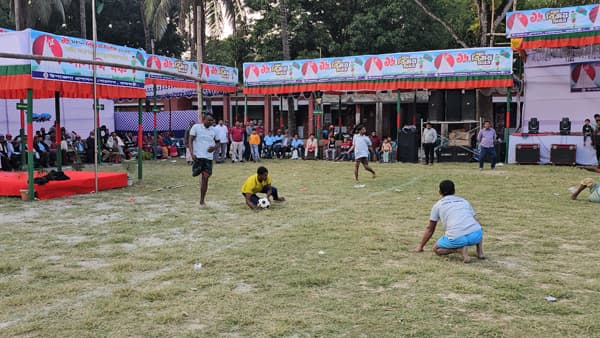 বিজয় দিবসে প্রতিবন্ধীদের নিয়ে ব্যতিক্রমী ফুটবল খেলা